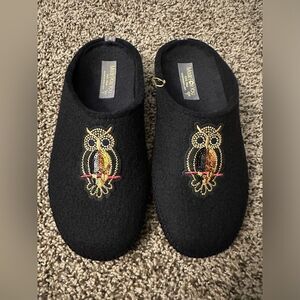 MadeForYou WoolMade4u‎ 100% Boiled Wool Slippers Black W/Owl appliqué Size  7
